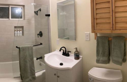 Cozy Hideaway and Hot Tub. Pet Friendly. - Foto 9