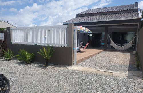 Mar Doce Lar Casa na praia de guaratuba com piscina e ar condicionado - Foto 27