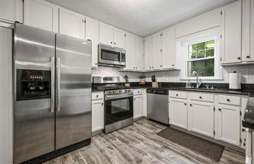 Relax In This 4BR Retreat With Screened Snug Porch - Foto 9