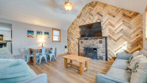 Pocono Couples Getaway! Cute Cabin on 8 Acres - Photo 3