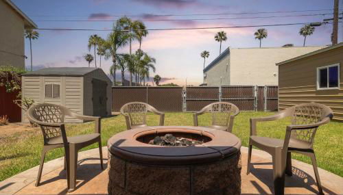 Walk to the Beach Private Backyard and Fire Pit - Foto 4