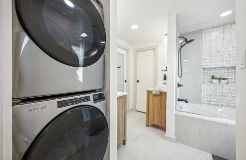 A Hoot's Nest-Lux Boutique Bungalow near Downtown! - Foto 28