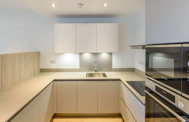 Luxury Modern Apartment With Exceptional Views! Hosted by Sweetstay - Photo 14