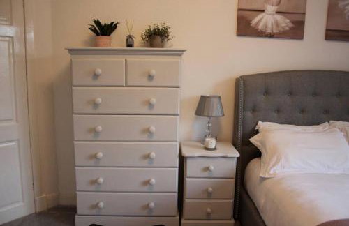 Amazing 2-Bed Home w/ Private Garden Free Parking - Foto 3