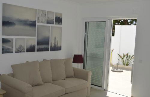 MORADIA NOVA E COMPLETA A 350 MTRS. PRAIA - Foto 2