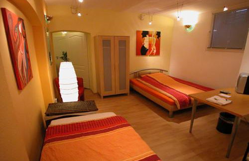 BudgetRooms - souterrain-private rooms & kitchen - Foto 9