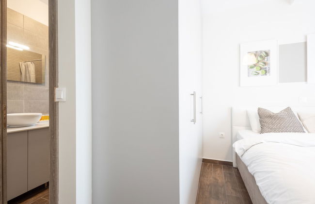 Beachfront 2-bedroom Stay in Voula - Photo 34