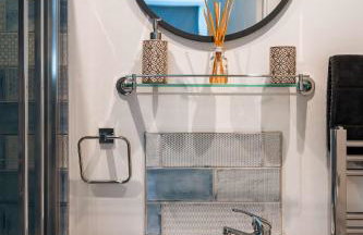 Luxury Renovated Bungalow with wheel chair access, Hot Tub and Fire Pit - Foto 22