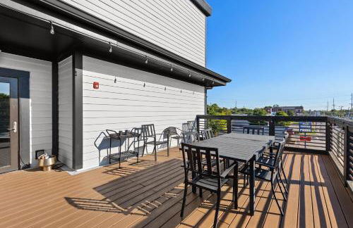 Only 4 Miles to Broadway with Free Parking and TVs in Bedrooms - Foto 42