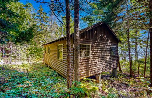 Lake Views! Small Group Getaway in Northport - Foto 25