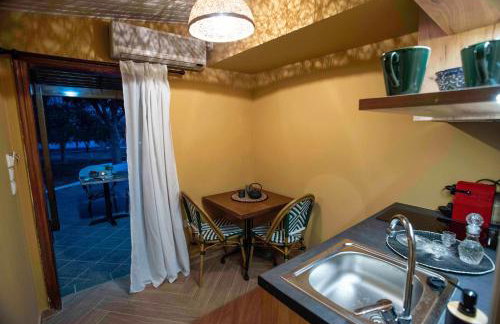 KRISSAIA SEASIDE SUITES - Photo 14