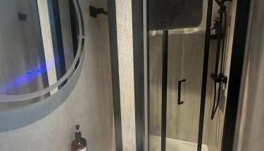 Fire Station View-Central-2 king beds-Brand new interior - Foto 4