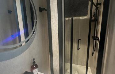 Fire Station View-Central-2 king beds-Brand new interior - Foto 4