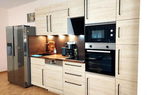 OVER RIVER near FRANKFURT-130 QM-4 ROOMS- 6 BEDS- FREE PARKING- AC - Foto 16