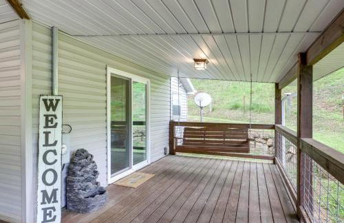 Cozy Mars Hill Farmhouse with Scenic Views - Foto 18