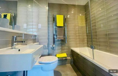 Central Leigh, on the Broadway, private gated parking, balcony - Foto 15