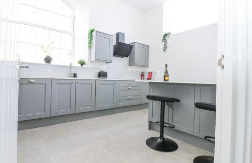 Seraphim House - Photo 11