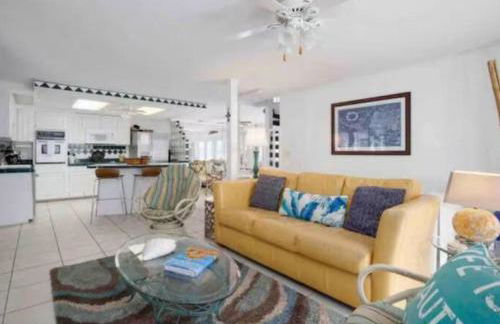 Say YES To Spring! 4BR Home w private pool 2 min to Destin beaches - Foto 7