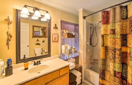 Cozy Waterfront Cottage with Deck on White River! - Foto 12