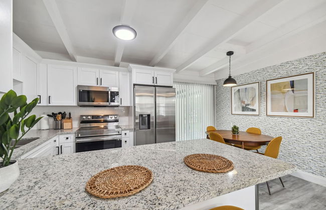 Coastal Bliss 3BR Gem Near MacDill AFB - Foto 8