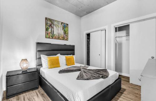 Chic 2BR Getaway Walk to Breweries and Art Walk - Photo 17