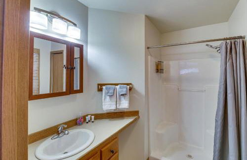 Wasilla Spruce Moose Cabin Lakefront and Hot Tub! - Foto 14