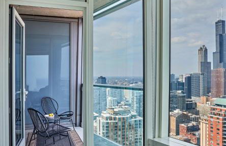 Lux Apts with Lake Views and Top Amenities - Foto 68