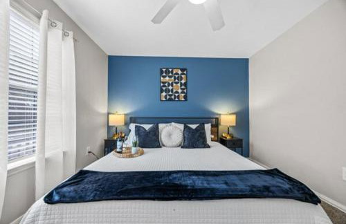 2BR Modern Hideaway near Downtown, Gated, Pool - Foto 2