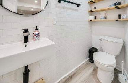 Spacious 5-Bedroom Retreat for 12 in Serene Neighborhood Near Louisville's Best Attractions - Photo 23