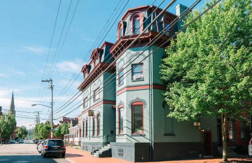 Acrisure Field - Off Street Parking - GroupStay - Foto 31