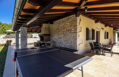 Charming Villa Antoana for families and kids in Labin - Rabac with kids playground & private pool - Foto 4