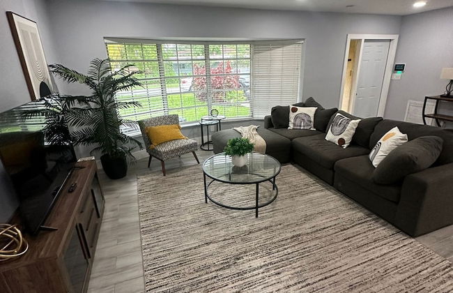 Relaxing 4BR 2BA Home With Wifi and Private Pool in Fabulous Fort Lauderdale - Foto 3