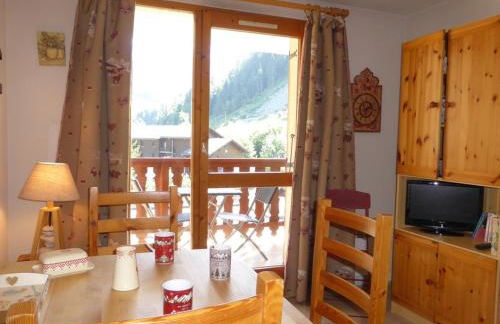 Charmant appart rénové 4 pers, balcon sud, plein centre, proche ski et piscine! - FR-1-342-187 - Foto 8