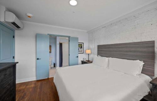 Discover Conway Trendy Downtown Loft - Photo 4