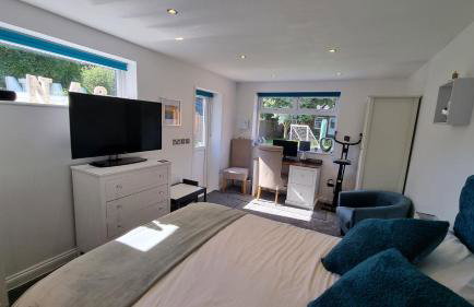 Sittingbourne 1 bed self-contained annex, with parking - Photo 28