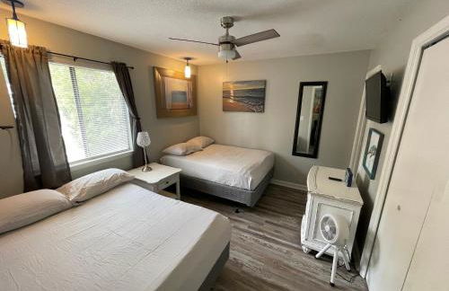 Destin-y 30A Beach Retreat Self Checkin - Huge Private Backyard Deck with Outdoor Shower - Foto 30