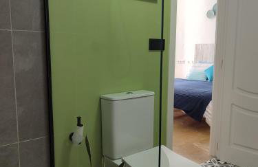 2 bedroom, Sea Front Complex w Pool and private garden - Foto 7