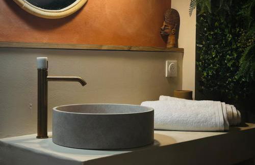 Le Jacaranda - Suite africaine - Sauna & Netflix - Foto 7