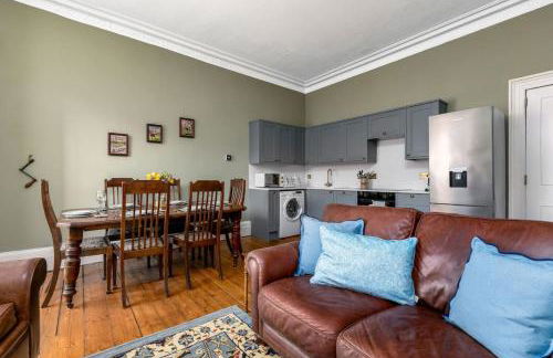 Elegant 3 Bed Apartment in Stirling Near Free Parking and Hill Views - Foto 7