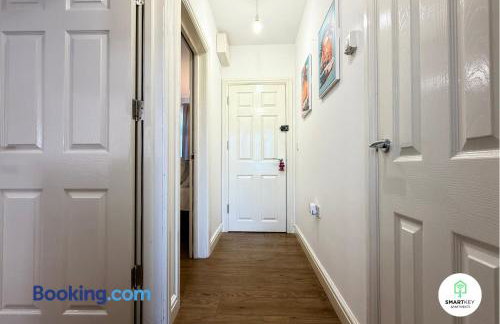 Ground Floor 1 Bedroom Apartment close to Woking train station - Foto 6