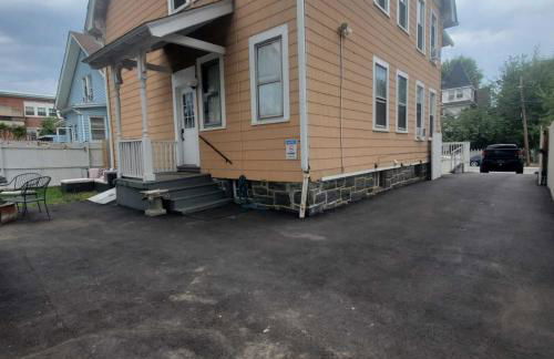 Charming 2BR Getaway with Modern Comforts - Foto 29