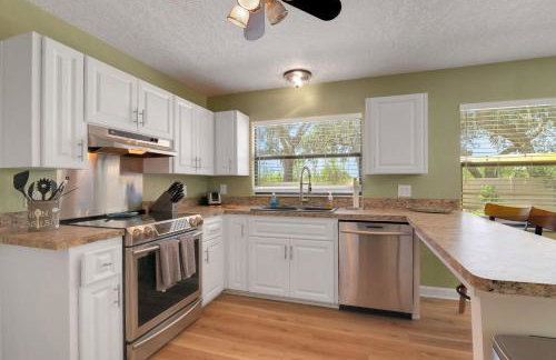 Lake Haven Retreat Private Dock & Peaceful Views - Photo 20