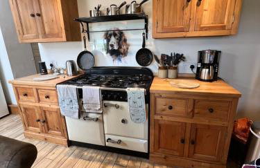 Spaniel Cottage with views of Ham hill, Stoke sub Hamdon - Photo 1