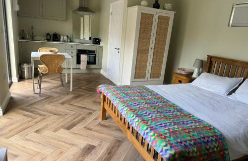 Gorgeous studio! - Photo 8