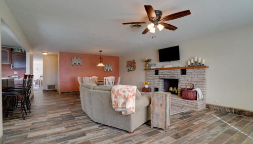 Chic Silver City Getaway with Patio and Gas Grill - Foto 4