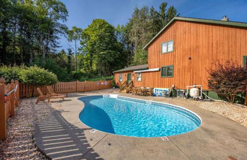Family-Friendly Cabin with Heated Pool & Sauna - Foto 33