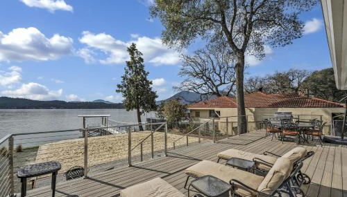 Sandy Feet Retreat -- Lakefront Retreat With Sand Volleyball Court! - Foto 1