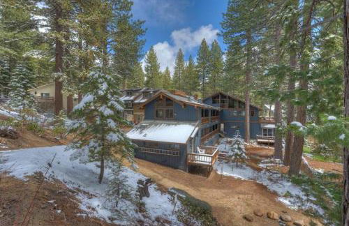 Extra Spacious 2BR Cabin w Office and Outdoor Deck - Foto 8