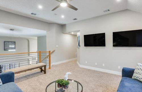 Captivating 6BR 3B Home with Pool & Fire Pit - Foto 48