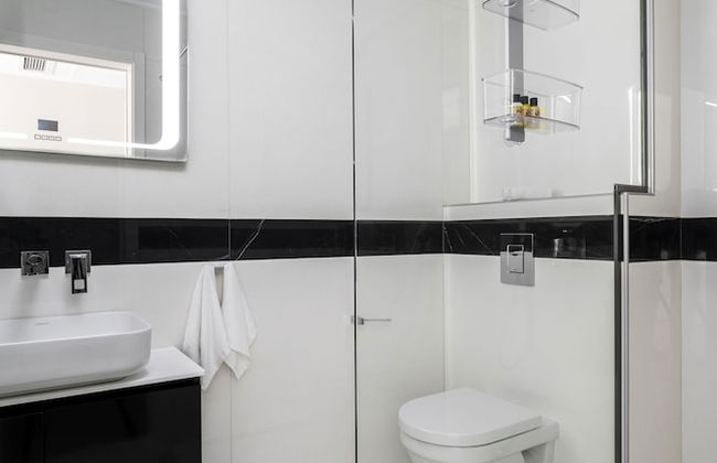 Villa Monte Leone by Konnect with Pool, Hot Tub, Spa Room & Stunning Seaview - Photo 21